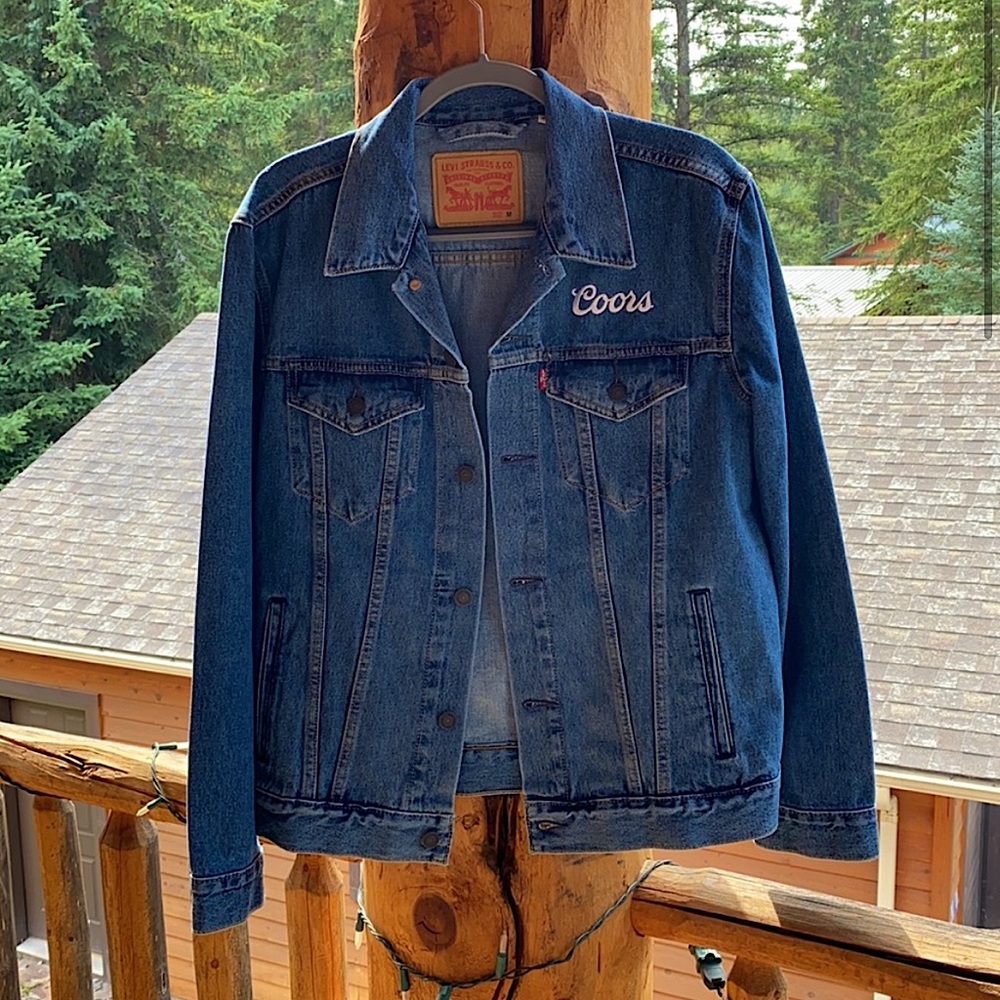 LEVI denim jacket. NEW.